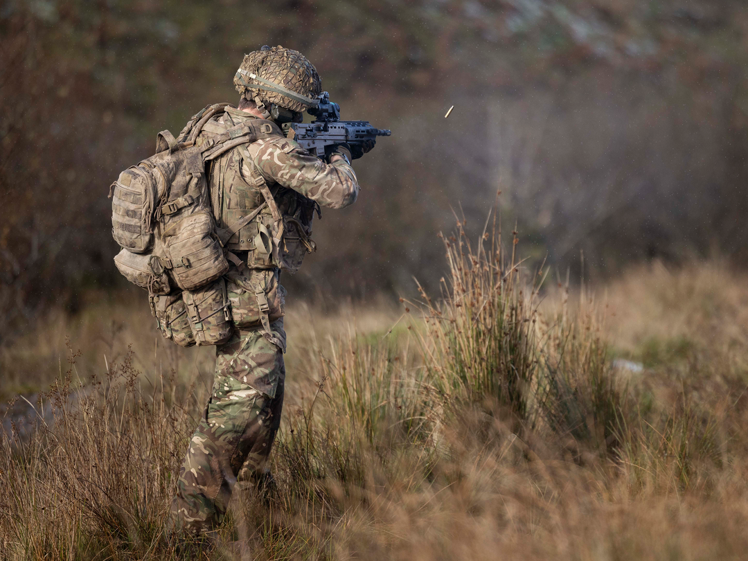 Soldier firing an SA80-A3 rifle Photo Print - British Army Hampshire Prints 6 x 4 No Frame No