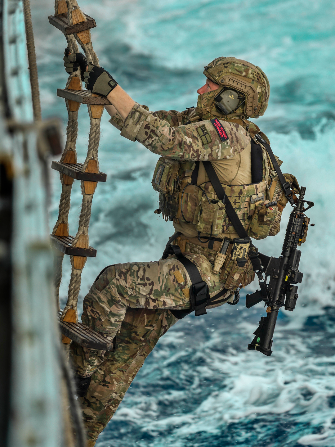 Royal Marine Commando on pilot Ladder boarding Photo Print Hampshire Prints 6 x 4 No Frame No