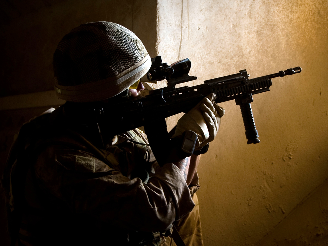 Royal Marine Commando with SA80 Photo Print - 42 Commando Hampshire Prints 6 x 4 No Frame No