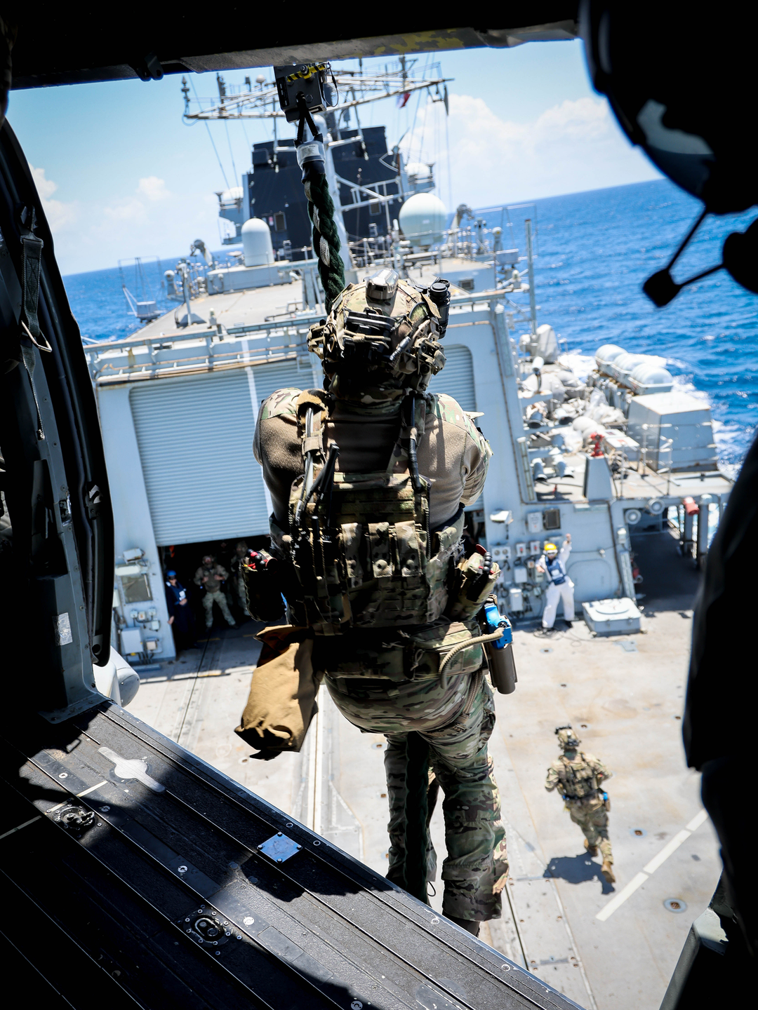 Royal Marine Commando Fast Rope from a Merlin Photo Print - 42 Commando Hampshire Prints 6 x 4 No Frame No