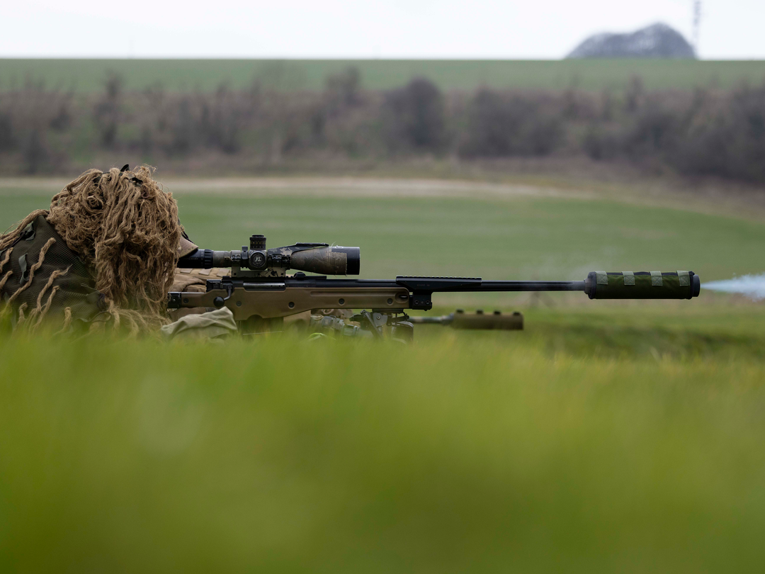 Sniper Firing his rifle Photo Print - British Army Hampshire Prints 6 x 4 No Frame No