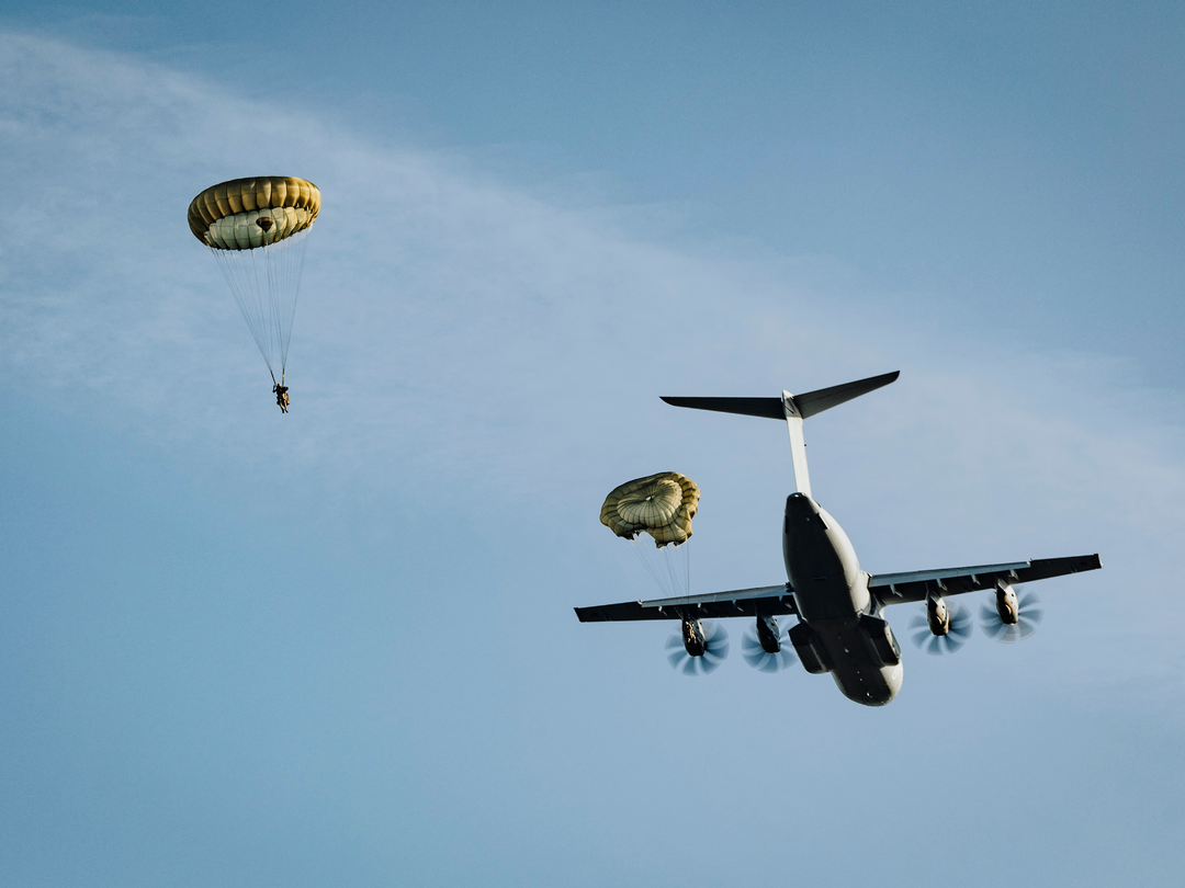 Parachute Regiment Soldier Parachuting Photo Print - British Army Hampshire Prints 6 x 4 No Frame No