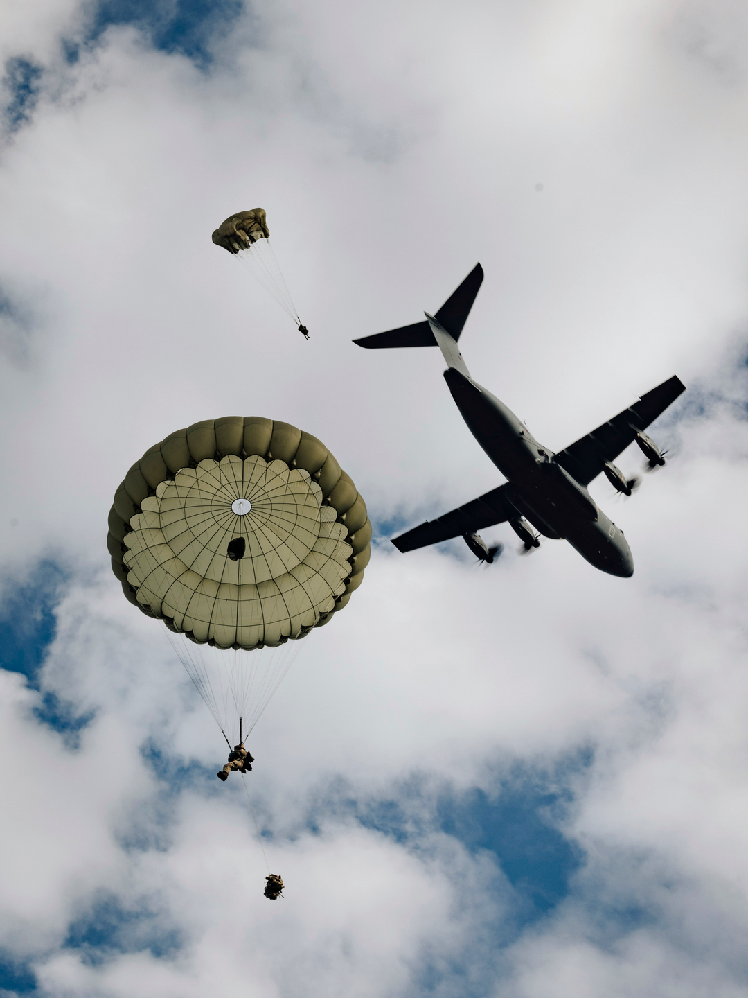 Parachute Regiment Soldiers Parachuting Photo Print - British Army Hampshire Prints 6 x 4 No Frame No
