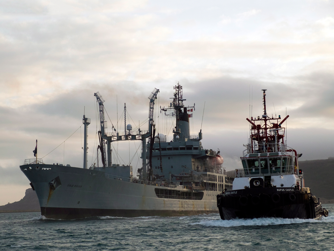 RFA Gold Rover (A271) Photo Print - With Tug - Royal Fleet Auxiliary Rover Class Tanker Hampshire Prints 6 x 4 No Frame No
