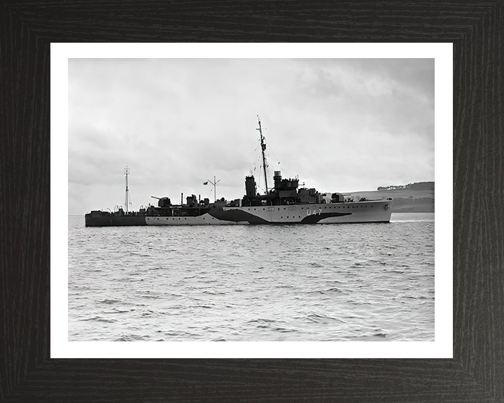 HMS Fleetwood (U47) Photo Print - Starboard View - Royal Navy Grimsby Class Sloop Hampshire Prints 10 x 8 Black Frame Yes