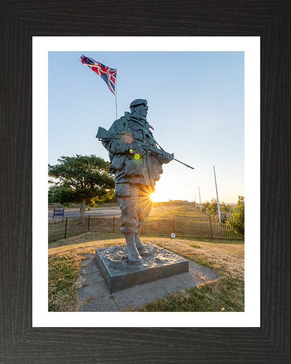 Royal Marines Commando Yomper Statue Portsmouth Photo Print Hampshire Prints 10 x 8 Black Frame Yes
