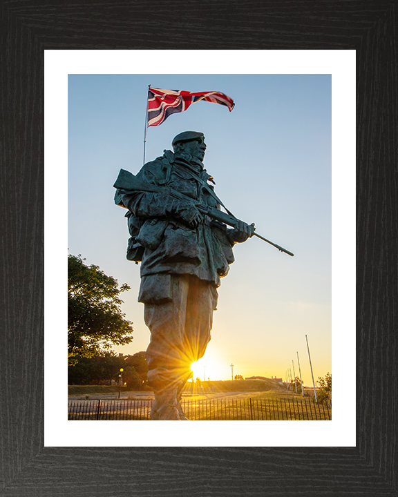 Royal Marines Commando Yomper Statue Southsea Photo Print Hampshire Prints 10 x 8 Black Frame Yes