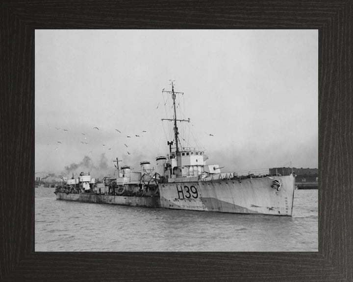 HMS Skate (1917) Photo Print - Starboard View - Royal Navy R Class Destroyer Hampshire Prints 10 x 8 Black Frame No