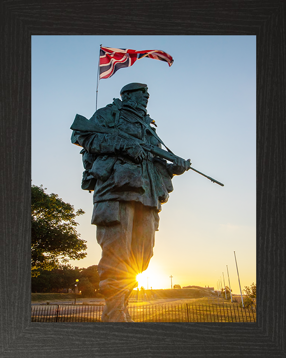 Royal Marines Commando Yomper Statue Southsea Photo Print Hampshire Prints 10 x 8 Black Frame No