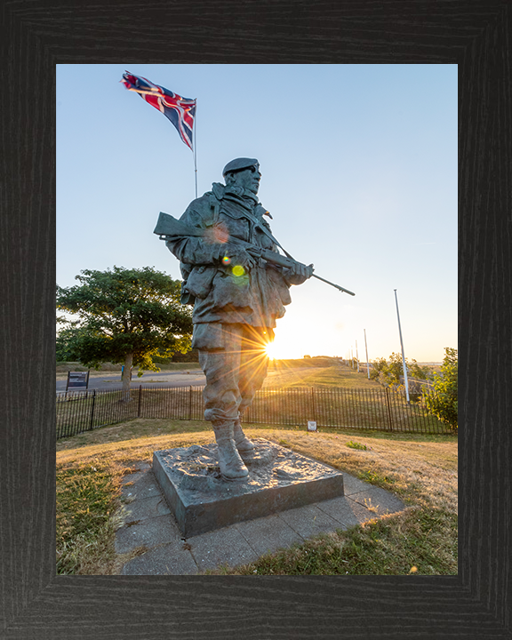 Royal Marines Commando Yomper Statue Portsmouth Photo Print Hampshire Prints 10 x 8 Black Frame No