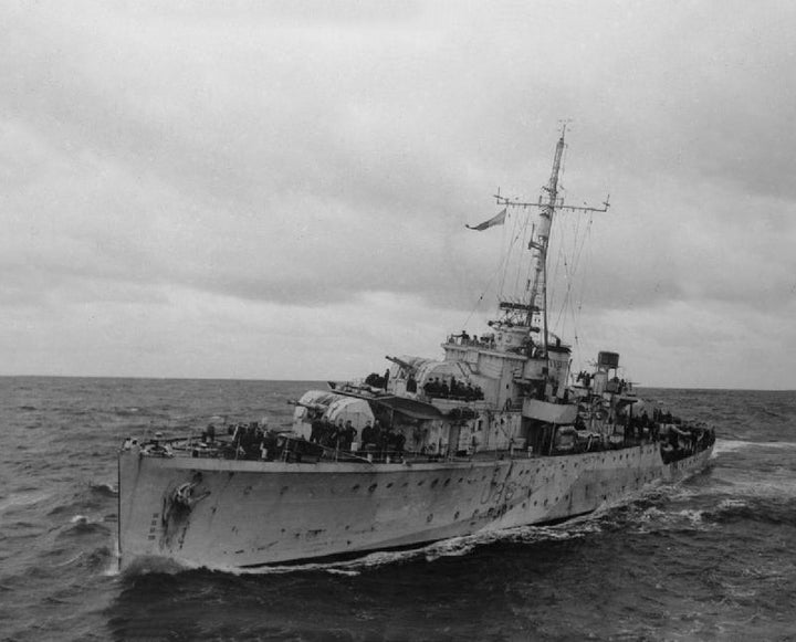 HMS Pelican (L86) (U86) Photo Print - Port Side View - Royal Navy Egret Class Sloop Hampshire Prints 6 x 4 No Frame No