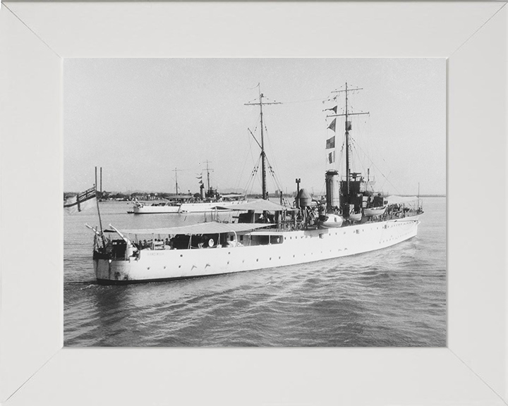 HMS Sandwich (L12) Photo Print - Leaving Port 1933 - Royal Navy Bridgewater Class Sloop Hampshire Prints 10 x 8 White Frame No
