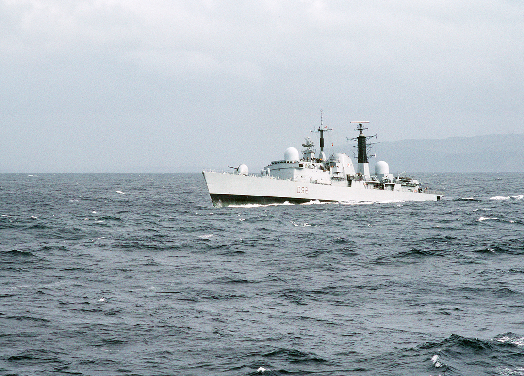 HMS Liverpool (D92) Photo Print - Riding Waves - Royal Navy Type 42 Destroyer Hampshire Prints 6 x 4 No Frame No