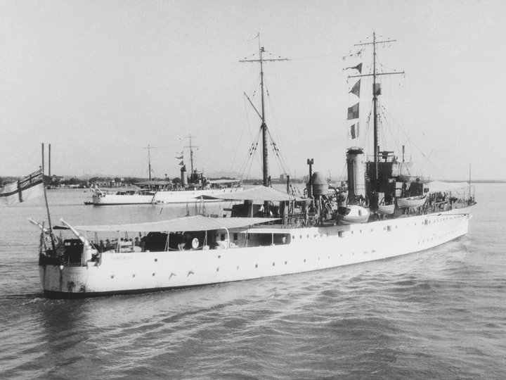 HMS Sandwich (L12) Photo Print - Leaving Port 1933 - Royal Navy Bridgewater Class Sloop Hampshire Prints 6 x 4 No Frame No