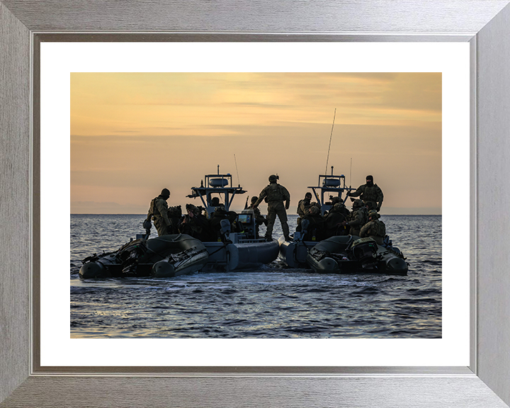Royal Marines Commandos cross deck from Commando Raiding Craft Photo Print - 40 Commando Hampshire Prints 10 x 8 Silver Frame Yes