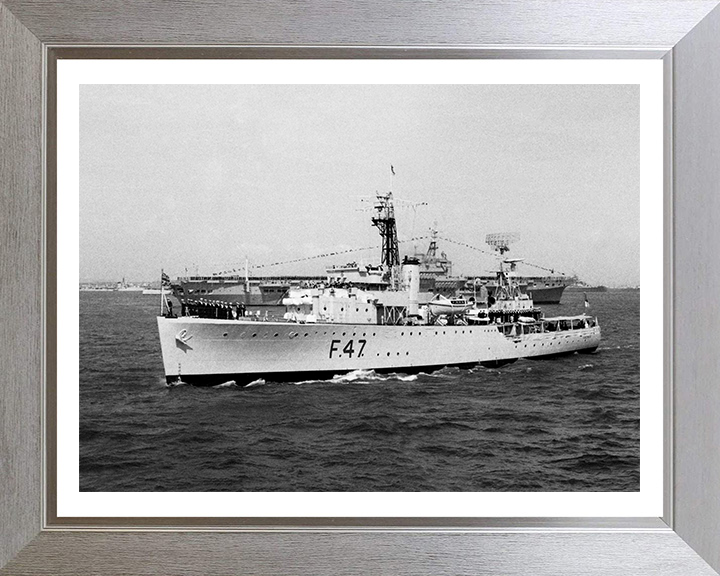 HMS Fleetwood (F47) Photo Print - Port Side View - Royal Navy Grimsby Class Sloop Hampshire Prints 10 x 8 Silver Frame Yes