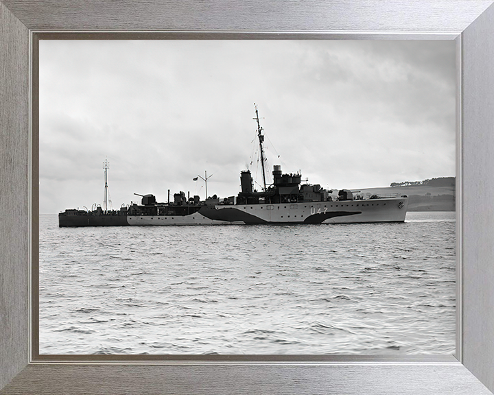 HMS Fleetwood (U47) Photo Print - Starboard View - Royal Navy Grimsby Class Sloop Hampshire Prints 10 x 8 Silver Frame No