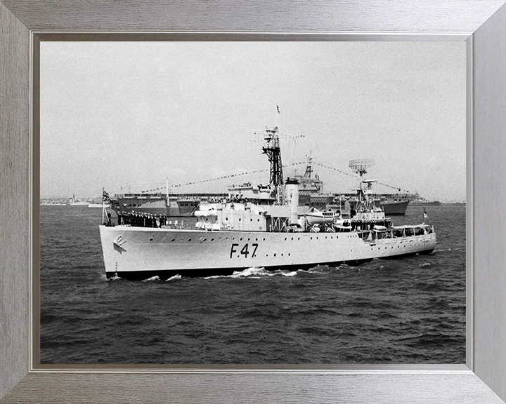 HMS Fleetwood (F47) Photo Print - Port Side View - Royal Navy Grimsby Class Sloop Hampshire Prints 10 x 8 Silver Frame No