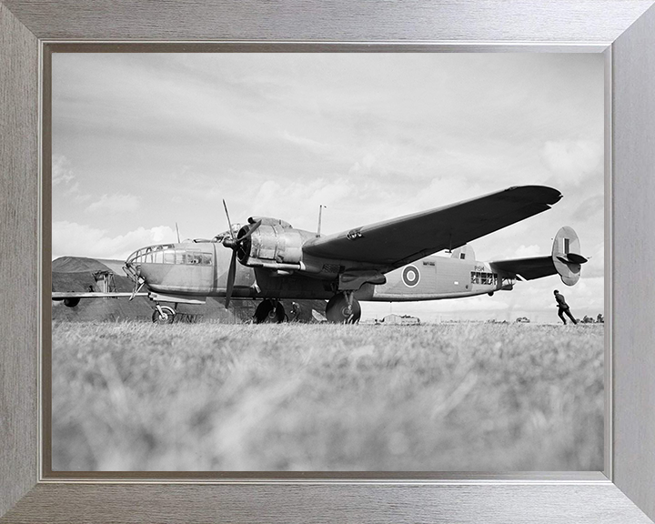RAF Armstrong Whitworth Albemarle ST Mark I Photo Print - Royal Air Force Aircraft Hampshire Prints 10 x 8 Silver Frame No