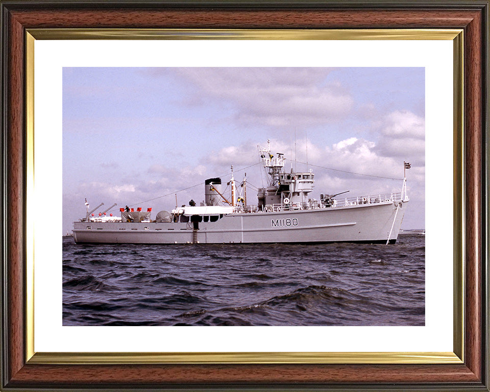 HMS Shavington (M1180) Photo Print - Starboard Beam - Royal Navy Ton Class Minesweeper Hampshire Prints 10 x 8 Classic Frame Yes