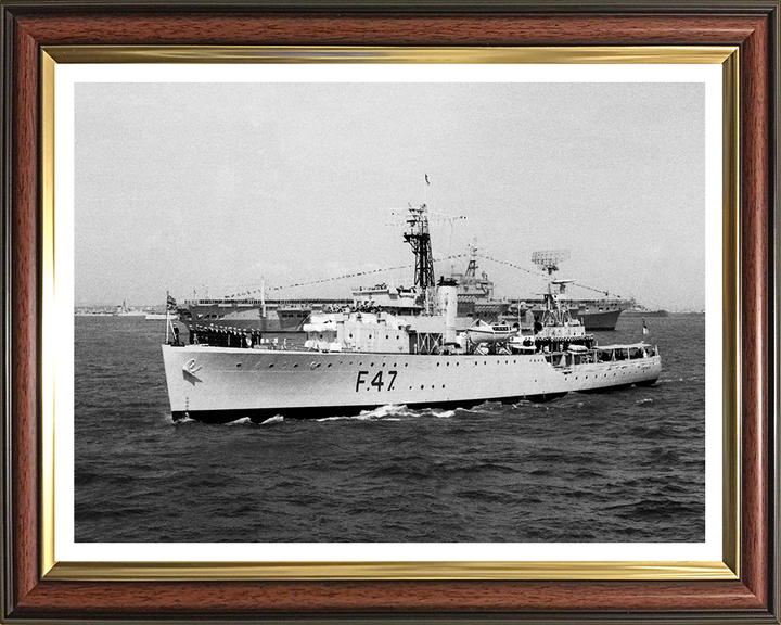 HMS Fleetwood (F47) Photo Print - Port Side View - Royal Navy Grimsby Class Sloop Hampshire Prints 10 x 8 Classic Frame Yes
