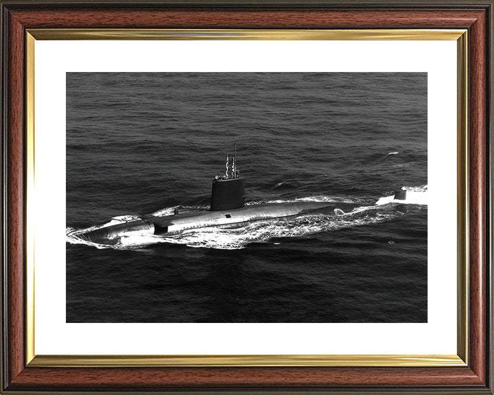 HMS Valiant (S102) Photo Print - Underway - Royal Navy Valiant Class Submarine Hampshire Prints 10 x 8 Classic Frame Yes