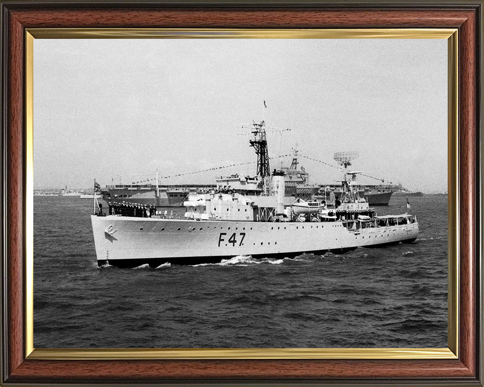 HMS Fleetwood (F47) Photo Print - Port Side View - Royal Navy Grimsby Class Sloop Hampshire Prints 10 x 8 Classic Frame No