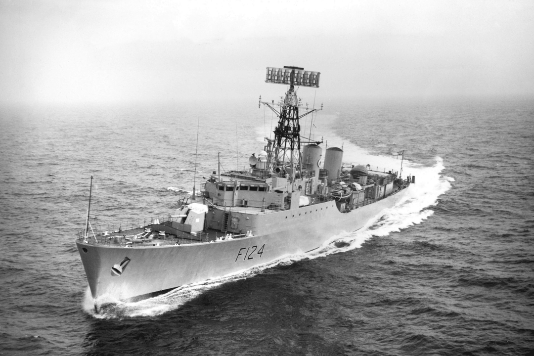 HMS Zulu (F124) Photo Print - Port Bow View - Royal Navy Tribal Class Frigate Hampshire Prints 6 x 4 No Frame No