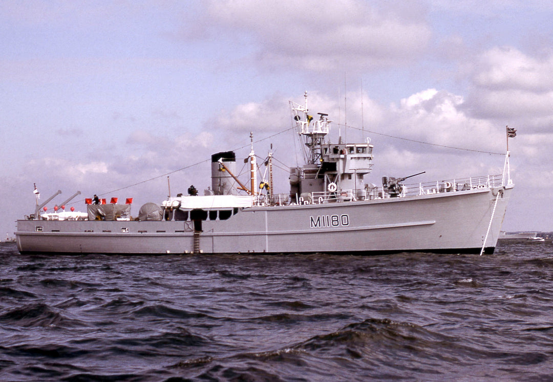 HMS Shavington (M1180) Photo Print - Starboard Beam - Royal Navy Ton Class Minesweeper Hampshire Prints 6 x 4 No Frame No