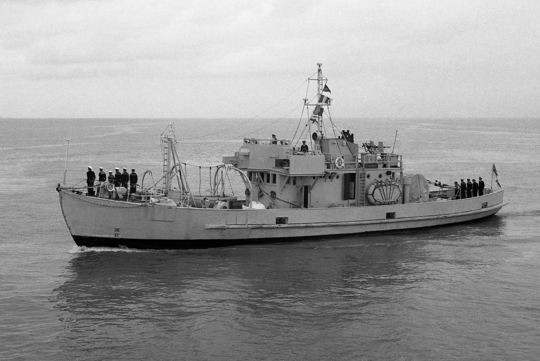 HMT Thames (1938) Photo Print - Leaving Harbour - Royal Navy Rescue Tugboat Hampshire Prints 6 x 4 No Frame No