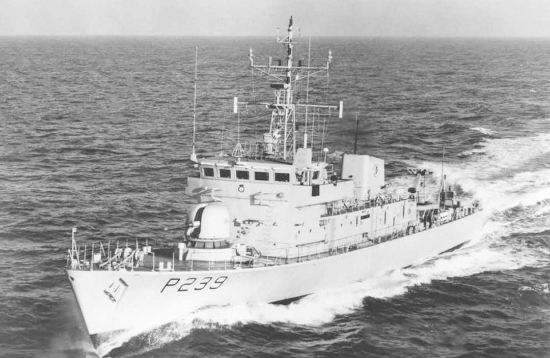 HMS Peacock (P239) Photo Print - Port Bow View - Royal Navy Peacock Class Patrol Vessel Hampshire Prints 6 x 4 No Frame No