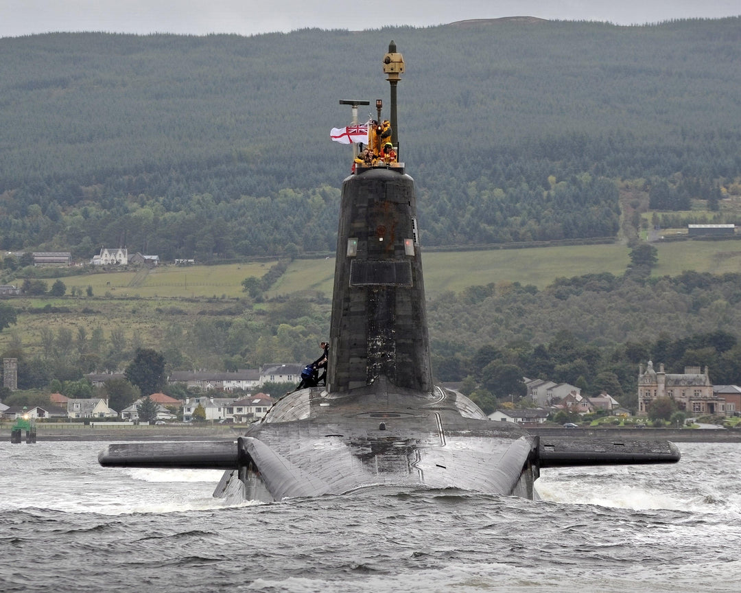 HMS Vanguard (S28) Photo Print - Low Bow View - Royal Navy Vanguard Class Submarine Hampshire Prints 6 x 4 No Frame No