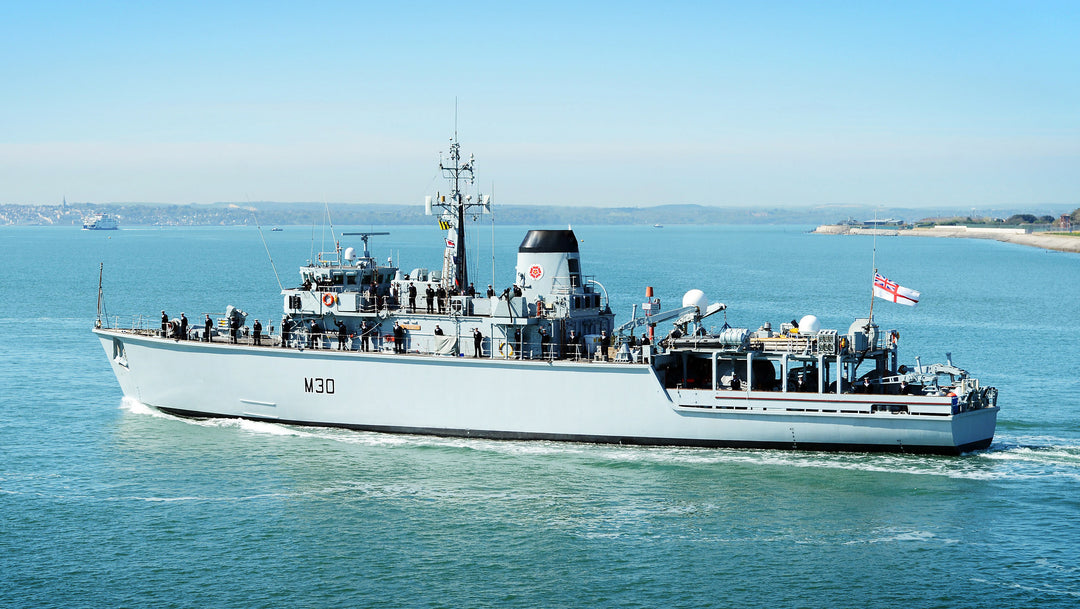 HMS Ledbury (M30) Photo Print - Leaving Portsmouth - Royal Navy Hunt Class Minesweeper Hampshire Prints 6 x 4 No Frame No