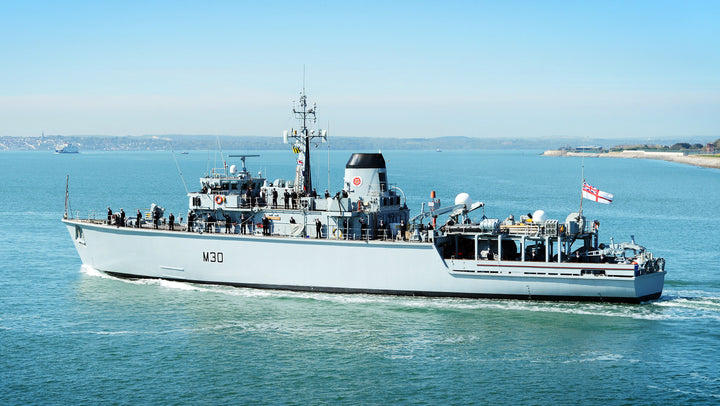 HMS Ledbury (M30) Photo Print - Leaving Portsmouth - Royal Navy Hunt Class Minesweeper Hampshire Prints 6 x 4 No Frame No
