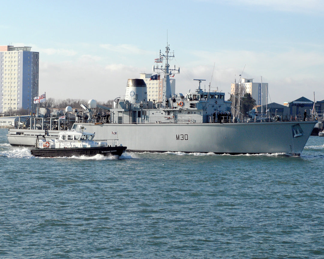 HMS Ledbury (M30) Photo Print - Entering Portsmouth Harbour - Royal Navy Hunt Class Minesweeper Hampshire Prints 6 x 4 No Frame No