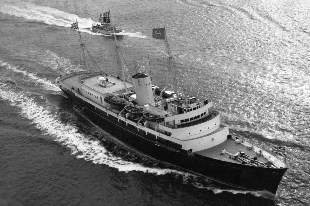 HMY Britannia Photo Print - Underway - Royal Navy - Royal Yacht Hampshire Prints 6 x 4 No Frame No