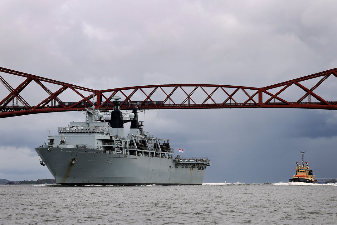HMS Albion (L14) Photo Print - Firth of Forth - Royal Navy Albion Class Amphibious Ship Hampshire Prints 6 x 4 No Frame No