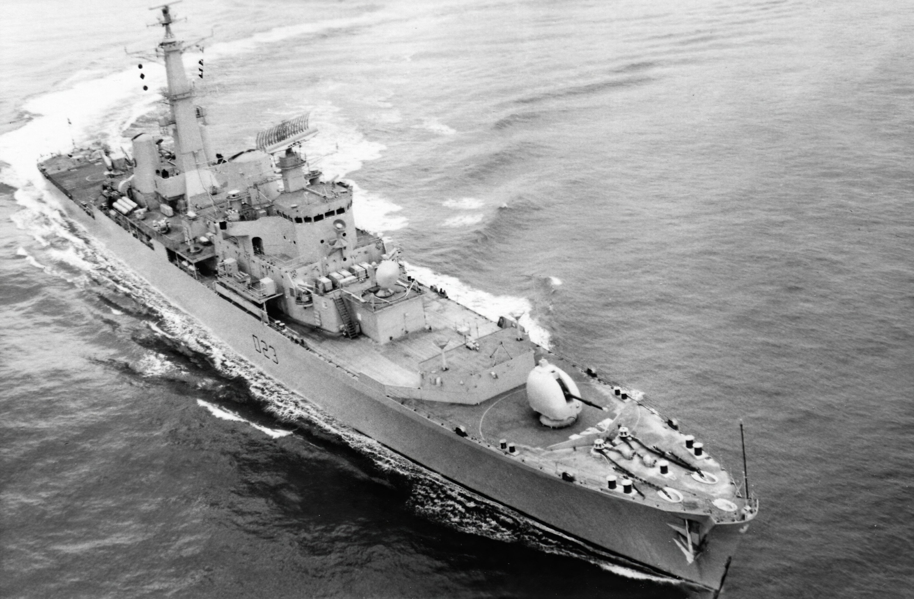 HMS Bristol D23 Turning To Port Royal Navy Type 82 Destroyer hms-bristol-d23-turning-to-port-royal-navy-type-82-destroyer