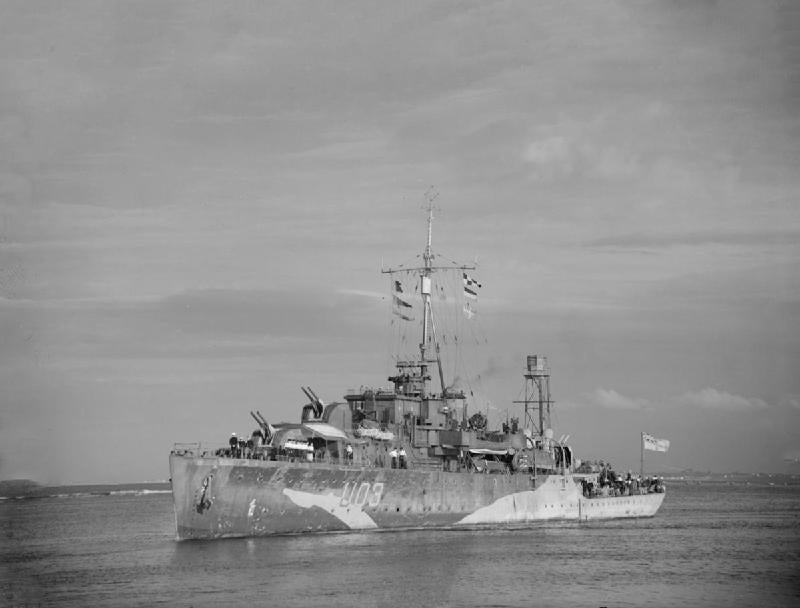HMS Erne (U03) Photo Print - Port Bow View - Royal Navy Black Swan Class Sloop Hampshire Prints 6 x 4 No Frame No
