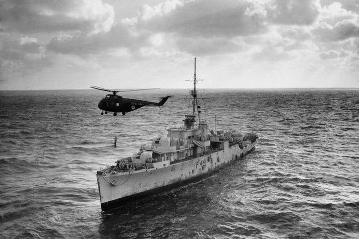 HMS Pheasant (F49) (U49) Photo Print - With Helicopter - Royal Navy Black Swan Class Sloop Hampshire Prints 6 x 4 No Frame No