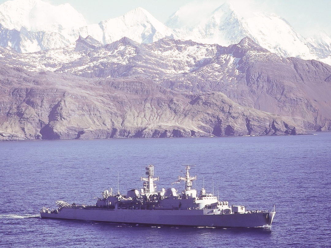 HMS Antrim (D18)