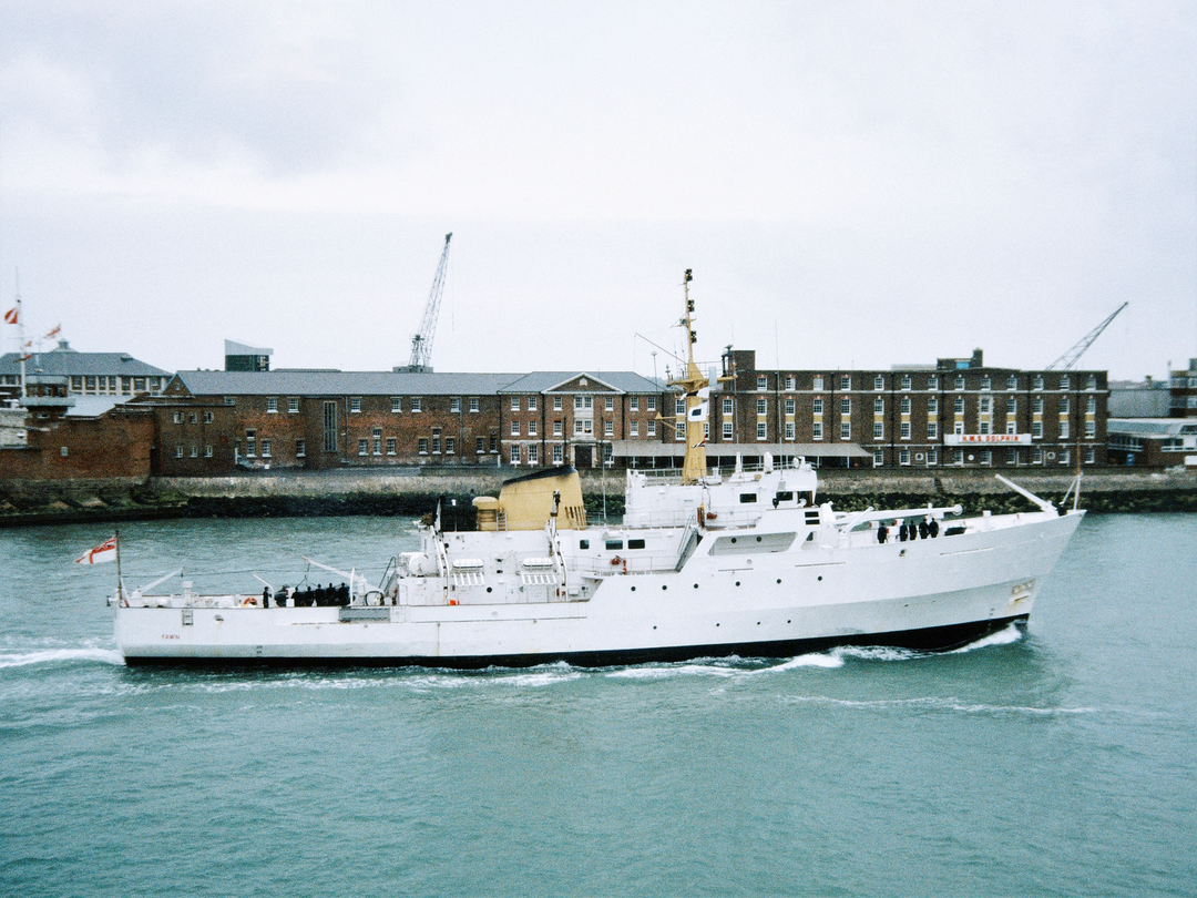 HMS Fawn (A325)