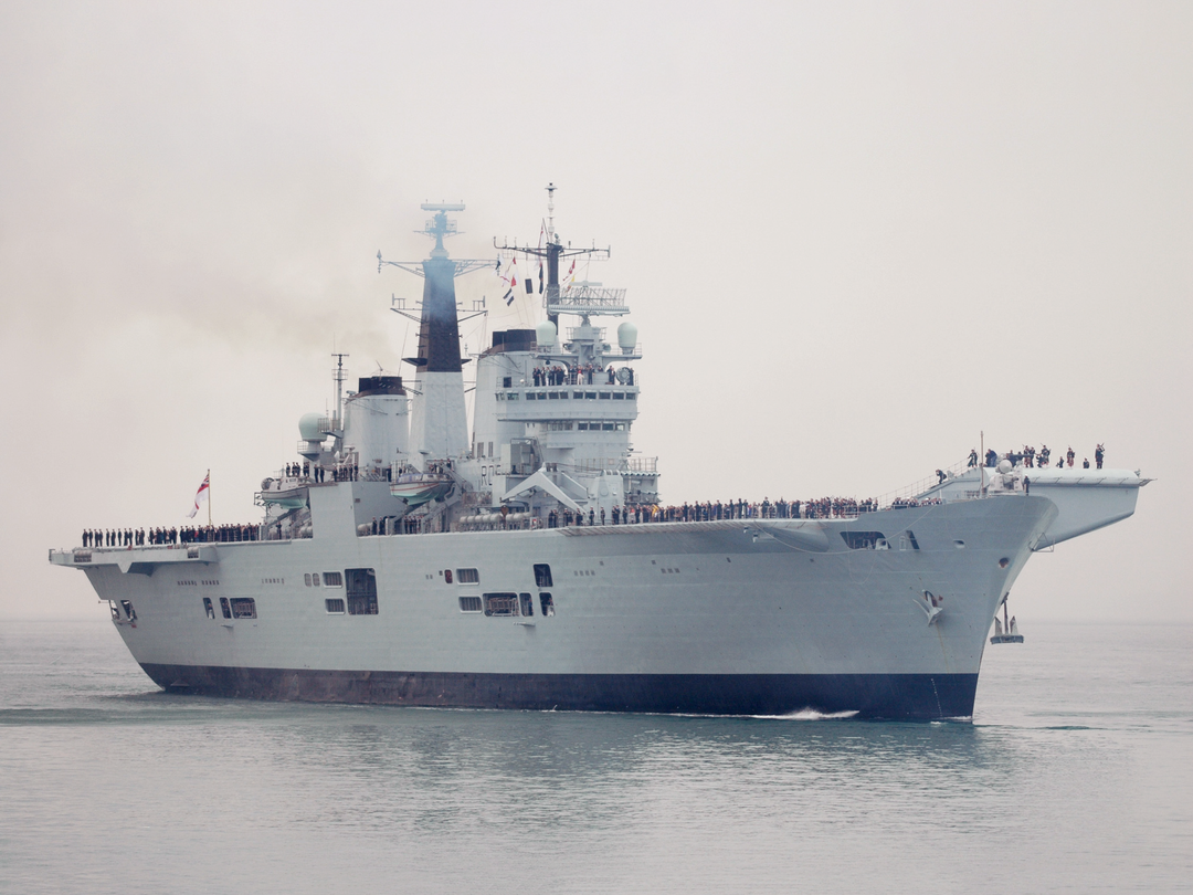 HMS Invincible (R05)