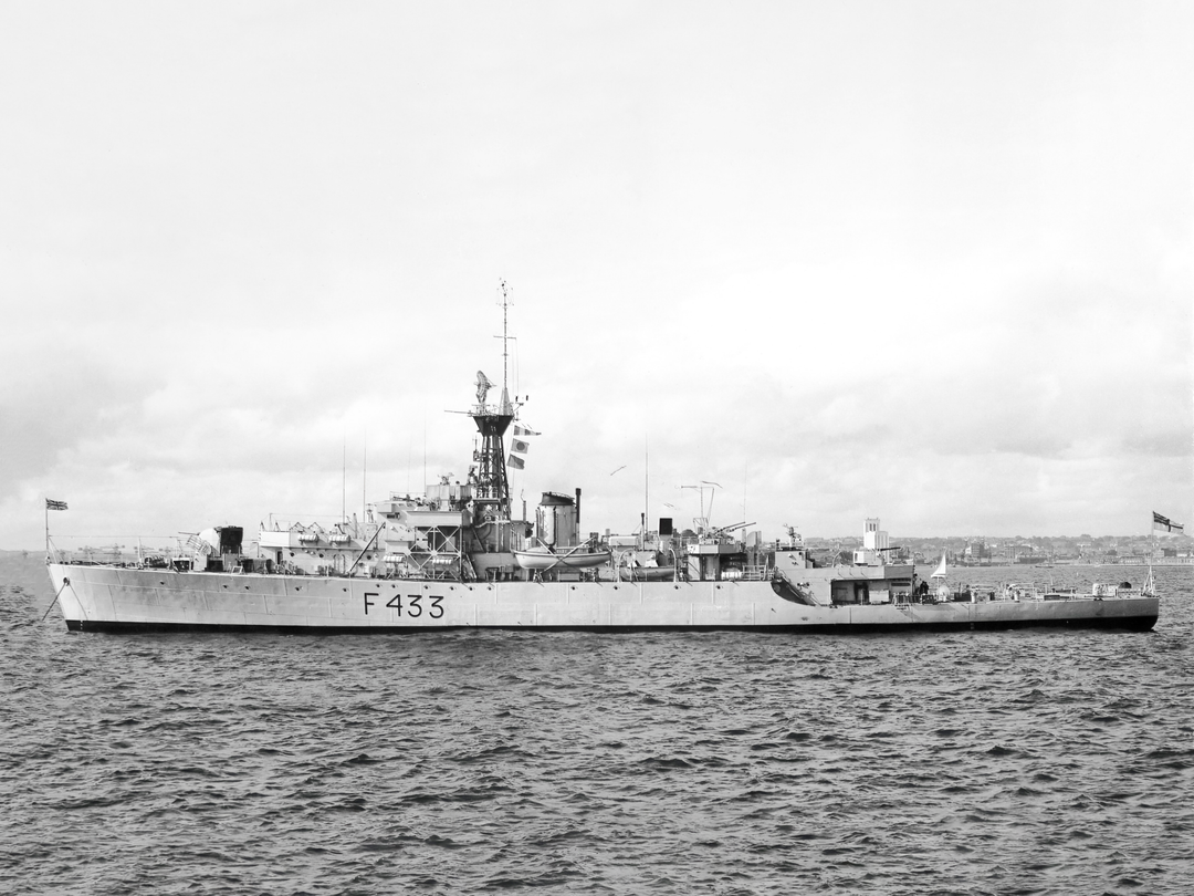 HMS Loch Insh (F433)