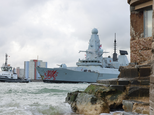 HMS Dragon sails from Portsmouth