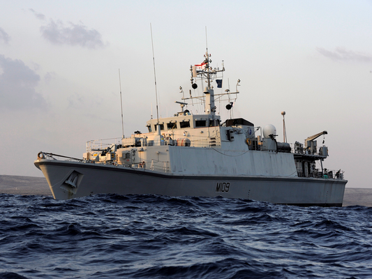 HMS Bangor Royal Navy Sandown Class minehunter 