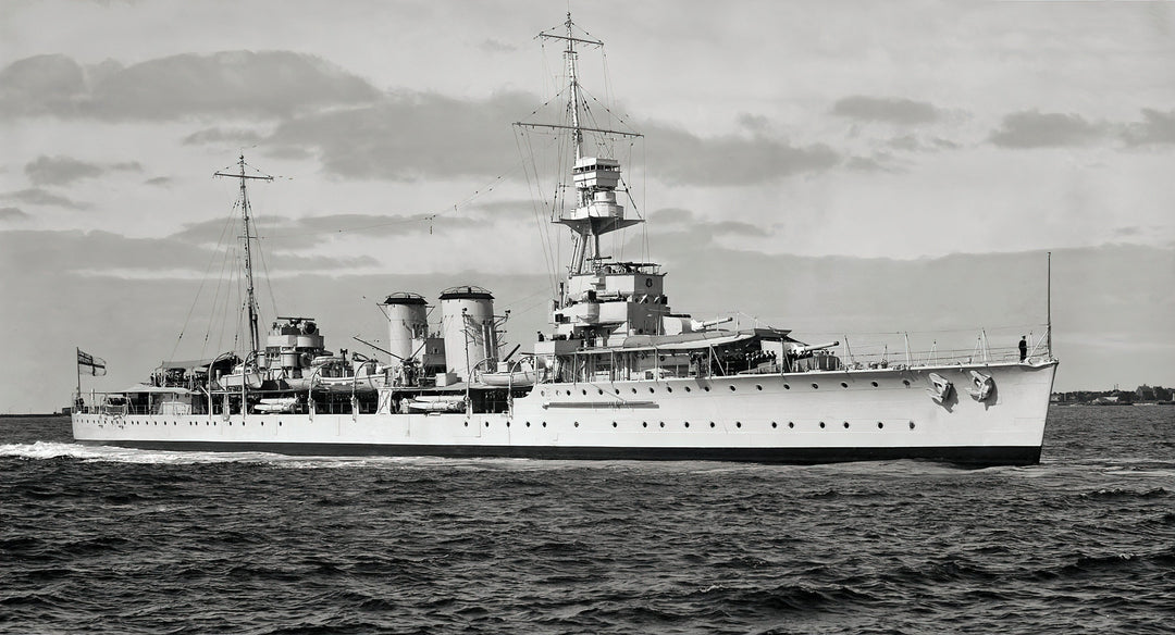 HMS Danae Royal Navy Danae Class cruiser photo