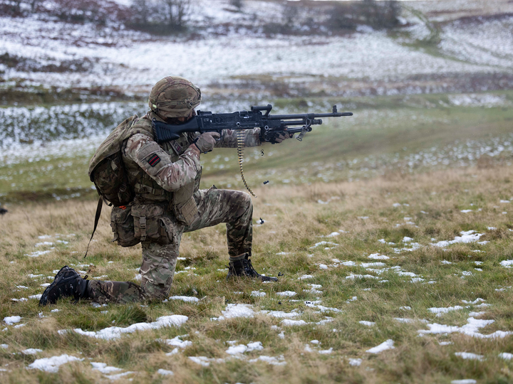 British Army Rifleman kneeling and firing a GPMG Photo Print Wall Art Military Decor Poster Posters, Prints, & Visual Artwork Hampshire Prints 6 x 4 No Frame No