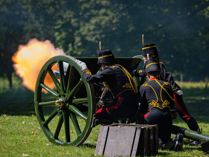 King’s Troop Royal Horse Artillery fire a Gun Salute Photo Print - British Army Hampshire Prints 6 x 4 No Frame No