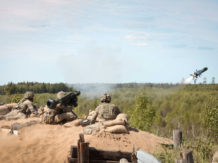 Royal Marine Commandos firing a Javelin Missile Photo Print - 45 Commando Posters, Prints, & Visual Artwork Hampshire Prints 6 x 4 No Frame No